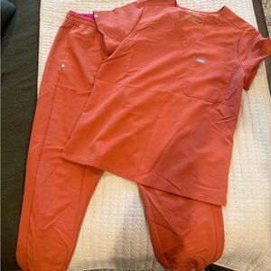 Figs Women's Ankle Pants & Top Set - Red